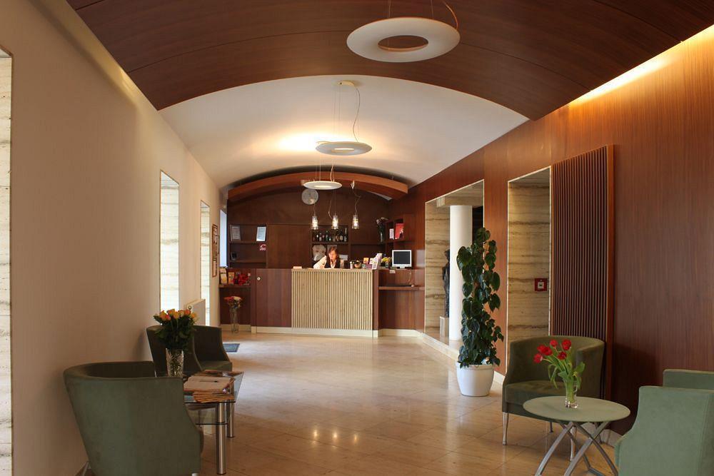 Hotel Popelka Prag Dış mekan fotoğraf