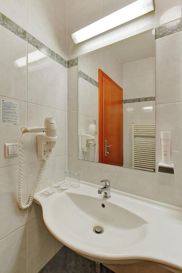 Hotel Popelka Prag Dış mekan fotoğraf